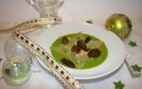 Etoile de raviole au foie gras et morilles sur velouté de petits pois frais