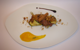 Tresse d'agneau et courgette aux saveurs orientales, jus de carotte à l'orange, crumble au pain d'épices