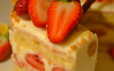 Gâteau aux litchis et fraises