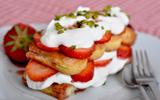 “Hyper frais” : Julie Andrieu partage sa recette de tiramisu fruité parfait pour la saison