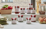 Sauces, harissas, épices : le chef au succès mondial Ottolenghi lance enfin sa gamme de produits en France
