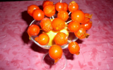Présentoir de chupachups de tomates cerise caramélisées