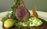 Agneau de Pauillac, pommes fondantes, croustillant d'épaule, pulpe d'herbes, sabayon à la Guinness