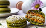 Macarons au thé vert et aux deux sésames