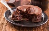 “C’est la recette 100 % plaisir” : Cyril Lignac dévoile comment faire un biscuit coulant au chocolat, praliné noisette