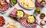 Raclette, tartiflette, croziflette : voici quelques idées de salades pour accompagner ces plats copieux !