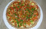 Tarte au thon et tomates sur un lit de courgettes