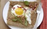 Galette de sarrasin au Bresse Bleu et aux lardons