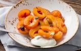 Abricots rôtis et blanc manger aux amandes