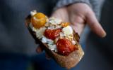 Bruschetta à la burrata et tomates cerises confites