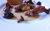 Chapon aux morilles, armagnac et foie de canard