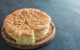 “Une texture encore plus moelleuse” : l'astuce de Julie Andrieu pour un gâteau au yaourt meilleur que jamais !