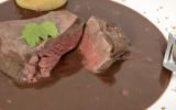 Filet de bœuf de Chalosse aux échalotes confites à la lie de vin de Tursan