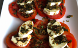 Salade de tomates à la tapenade et à la mozzarella