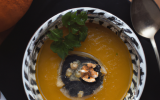 Soupe de courge et panais aux truffes et noix de saint jacques