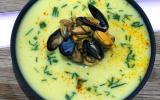 Soupe crémeuse aux moules et safran