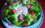 Salade de laitue et fraises à l'estragon avec sa crème cajou