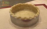 Abaisser et chiqueter une pâte à tarte