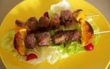 Brochettes sucreés-salées de canard marinées à l'orange