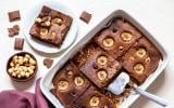 Brownie au chocolat, banane et noisettes