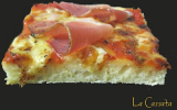 Pizza aux fromages et speck