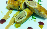 Nems au confit de canard cylindres de poires sauce roquefort