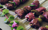 Brochettes de bœuf en robe de shiso