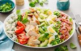 Comment faire une salade Cobb, une recette fraîche et nourrissante parfaite pour les beaux jours ?