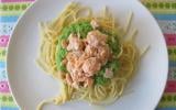 Spaghettis au saumon et crème de petits pois-menthe