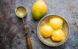 Avec simplement un mixeur, cette glace mangue-coco citron vert est la meilleure pour se rafraichir !