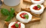 Toasts de chèvre à la confiture de poivron-fraise