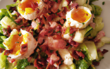 Salade aux lardons et œuf poché