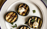 Crottins de chèvre chaud sur aubergines grillées