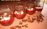 Rouges verrines rhubarbe-fraise, et miettes de fruits secs