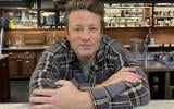 Jamie Oliver dévoile son astuce géniale pour transformer une simple soupe en un plat savoureux et croustillant