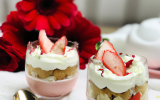 Trifle de fraises à la rose et au chocolat blanc