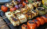Barbecue : oubliez les saucisses et essayez cette délicieuse alternative à faire griller cet été
