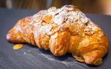 Croissants aux amandes traditionnels