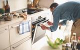 À quel âge avez-vous découvert qu’il y avait un bon et un mauvais endroit pour poser son plat dans le four ?