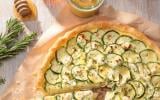 Tarte de courgettes aux herbes de Provence et chèvre à la Moutarde douce au miel