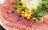 Carpaccio de bœuf et poires en vinaigrette de mangue