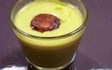 Velouté de cocos de paimpol à l'huile de truffe, chorizo et macis