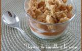 Verrine de crumble à la cerise sur mousse blanche