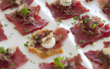 Canapés au carpaccio de bœuf et à l'origan