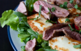 Salade d'Agneau, Halloumi, Roquette et Poivrons Grillés