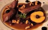 Canard sauce aux pruneaux épicés et pruneaux confits aux coings et noix