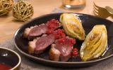 Magret de canard aux endives caramélisées et sauce aux groseilles