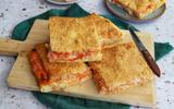 Pizza parigina :  découvrez cette recette napolitaine au jambon ultra gourmande qui cache un cœur fondant sous la pâte feuilletée