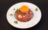 Tartare de bœuf au roquefort et aux noisettes