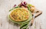 Quiche aux petits pois, oignons rouges et parmesan